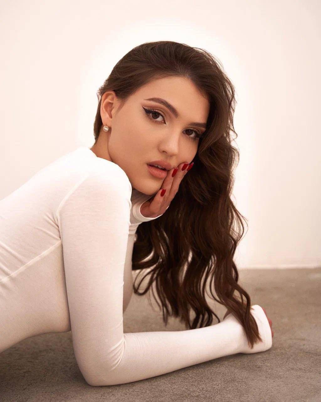 Jessica L - Promotional Model